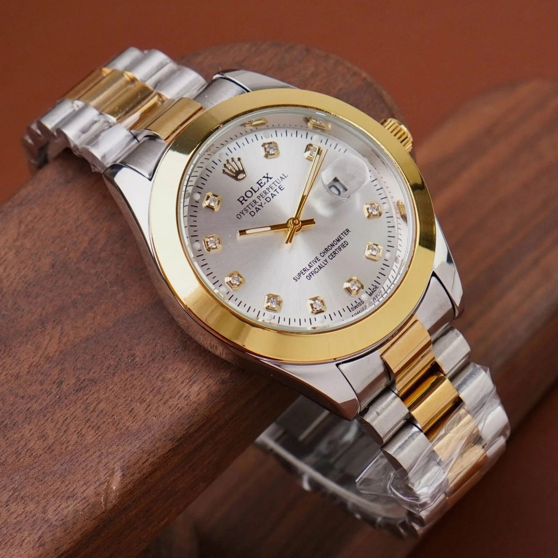 Luxury Rolex-Inspired -Date Replica Watch – Two-Tone Gold & Silver